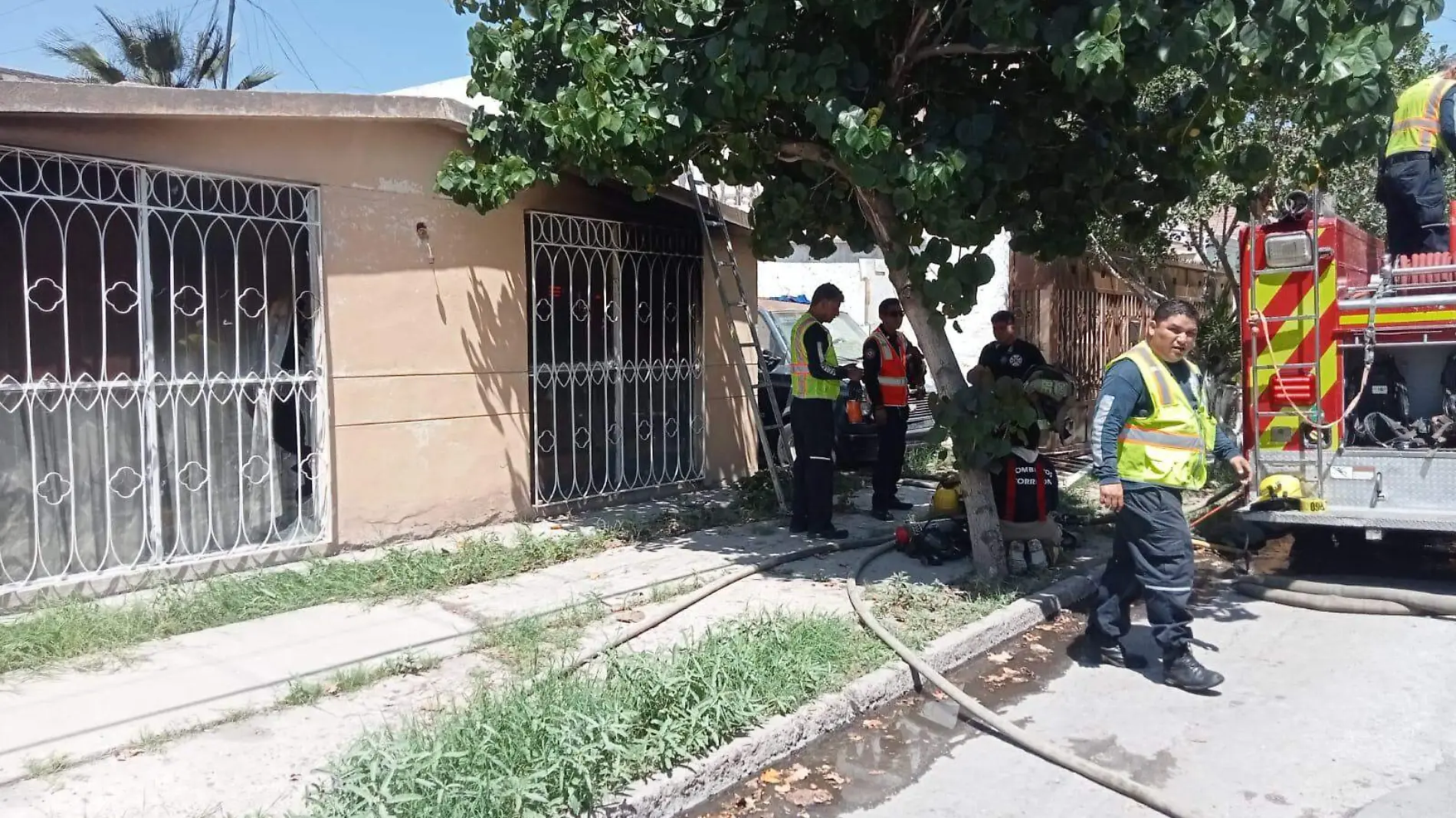 Adicto incendia vivienda en Jardines de California